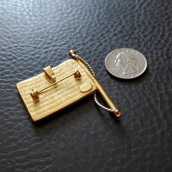VTG Kenneth Jay Lane flag brooch/pendant - Picture 6 of 7